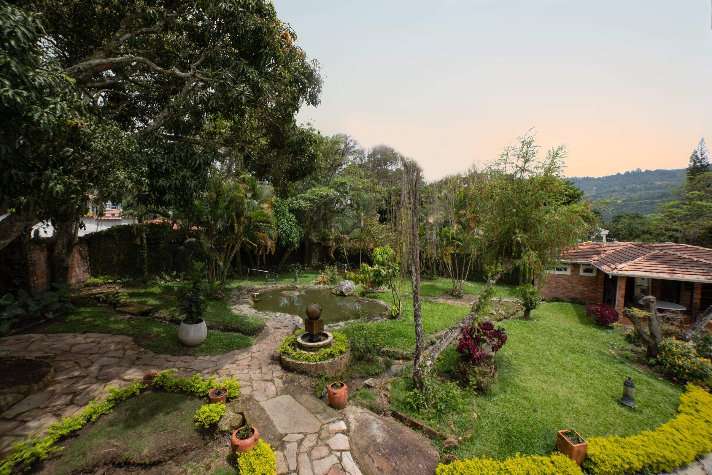 Jardines con estanque